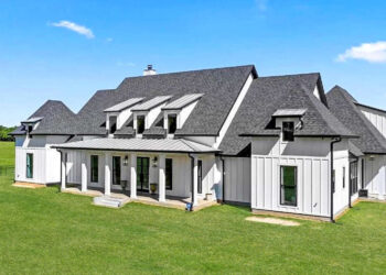 Stylish Modern Farmhouse – ~2,986 Sq Ft of Comfort, Flex & Farm-Vibe