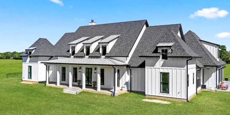 Stylish Modern Farmhouse – ~2,986 Sq Ft of Comfort, Flex & Farm-Vibe