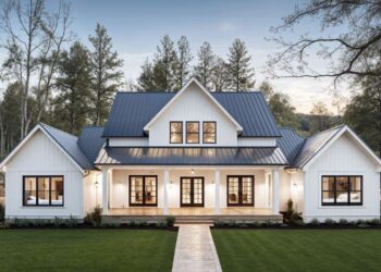 Modern Farmhouse with Outdoor Kitchen – ~3,003 Sq Ft, 4 Beds, 4½ Baths