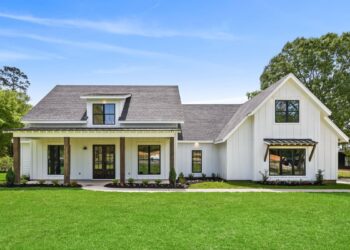 Modern Farmhouse with Bonus Room – ~2,686 Sq Ft, 4-5 Beds & Flexible Flow