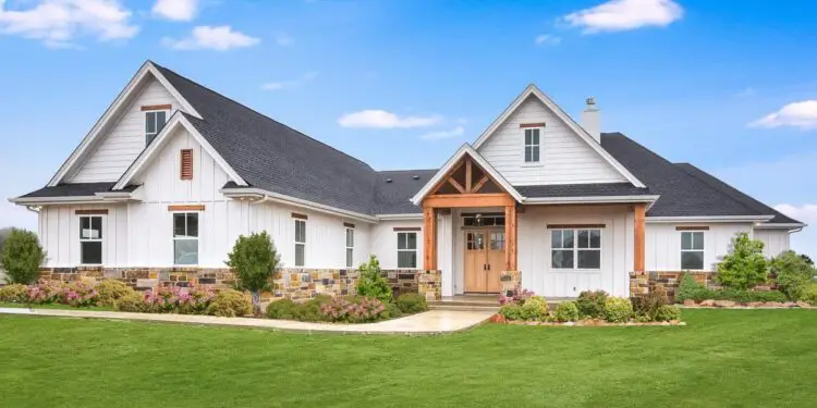 Symmetrical Modern Farmhouse – ~3,292 Sq Ft with Office + Bonus Room