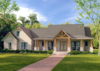 Hill Country Farmhouse – ~2,961 Sq Ft with Bonus Room & Deep Porch