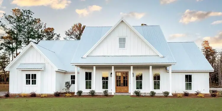 Split-Bed Modern Farmhouse – ~2,166 Sq Ft with Grilling Porch & Smart Flow