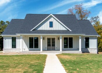 Symmetry & Serenity – 1,924 Sq Ft Modern Farmhouse with 3 Beds & 2.5 Baths