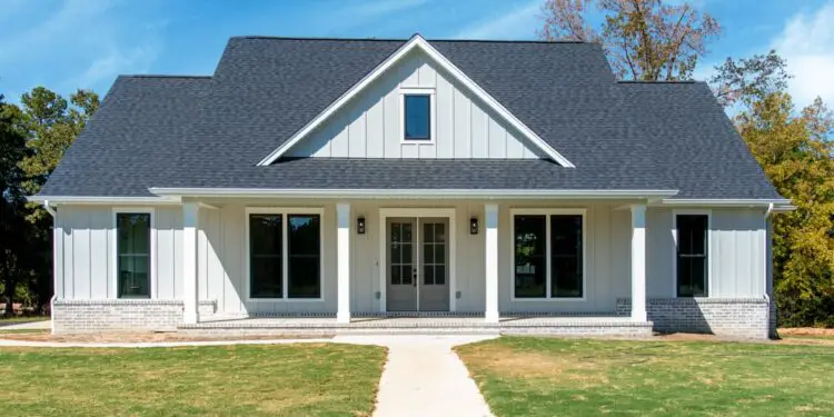 Symmetry & Serenity – 1,924 Sq Ft Modern Farmhouse with 3 Beds & 2.5 Baths