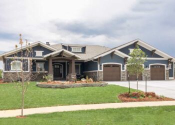 Rustic Craftsman Sanctuary — ~3,968 Sq Ft, Spacious & Split-Wing Living