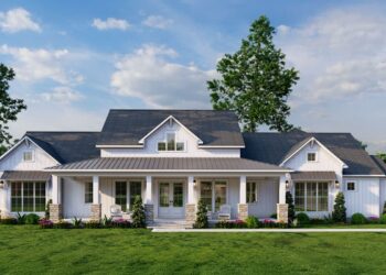 Modern Farmhouse – ~2,580 Sq Ft with Outdoor Kitchen & Bonus Loft