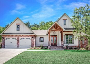 Farmhouse Home – 2281 Sq Ft, 4 Bedrooms