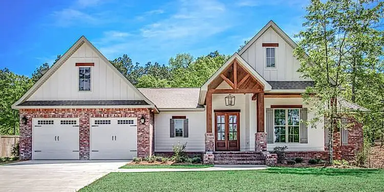 Farmhouse Home – 2281 Sq Ft, 4 Bedrooms