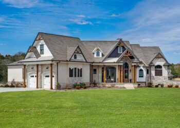 Rustic Craftsman Lodge – ~2,797 Sq Ft with Vaulted Lodge Room & Bonus Over Garage