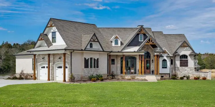 Rustic Craftsman Lodge – ~2,797 Sq Ft with Vaulted Lodge Room & Bonus Over Garage