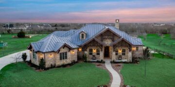 Rugged Hill-Country One-Story – ~3,065 Sq Ft with Game Room & 4 Beds
