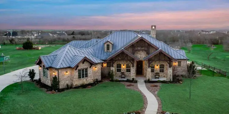 Rugged Hill-Country One-Story – ~3,065 Sq Ft with Game Room & 4 Beds
