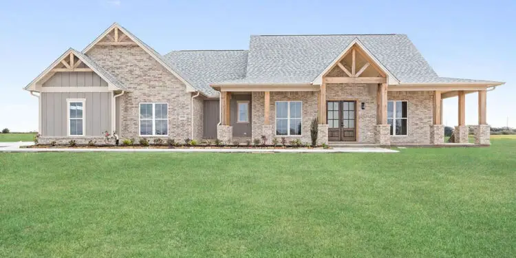 Modern Farmhouse ~2,454 Sq Ft – 3 Beds, 2½ Baths, 3-Car Garage