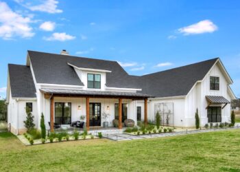 Modern Farmhouse – ~2,686 Sq Ft with Bonus Room