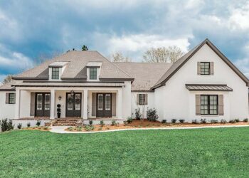 Southern-Style Plan ~2,854 Sq Ft — 3 Beds, 2 Baths + Bonus