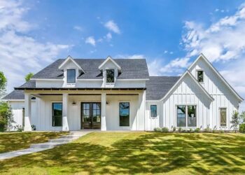 Flexible Modern Farmhouse (~2,546 sq ft) with Outdoor Grilling Porch & Bonus Room