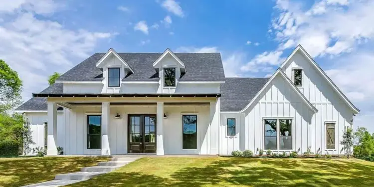 Flexible Modern Farmhouse (~2,546 sq ft) with Outdoor Grilling Porch & Bonus Room