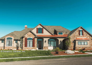 Expansive 5-Bed Craftsman – ~3,378 Sq Ft, 5 Baths & Functional Elegance