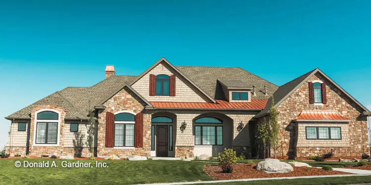 Expansive 5-Bed Craftsman – ~3,378 Sq Ft, 5 Baths & Functional Elegance