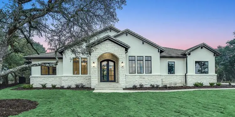 Ranch-Style Modern Farmhouse – ~3,078 Sq Ft, 3 Beds, 3 ½ Baths, 3-Car Garage