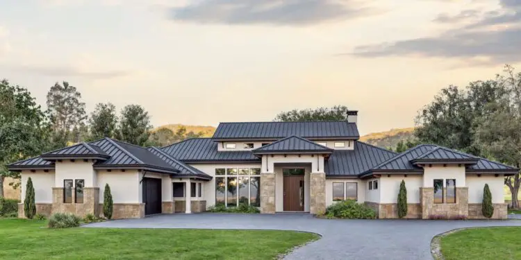 Luxury Texas Hill Country Living – ~5,000 Sq Ft, 5 Beds, Media & Game Room