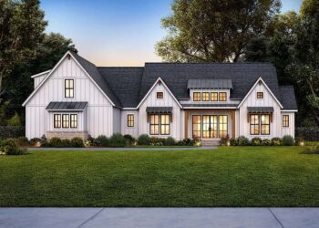 Modern Farmhouse Flex Living – ~2,578 Sq Ft, 4 Beds, 3.5 Baths