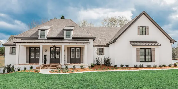 Country Style Ranch – ~2,854 Sq Ft, 3 Beds, 2 Baths & Generous 3-Car Garage