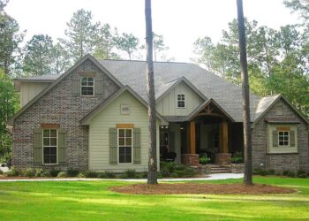 Rustic-Craftsman Charm – ~2,597 Sq Ft, 3 Beds, Bonus Above Garage