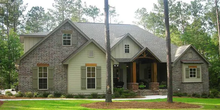 Rustic-Craftsman Charm – ~2,597 Sq Ft, 3 Beds, Bonus Above Garage