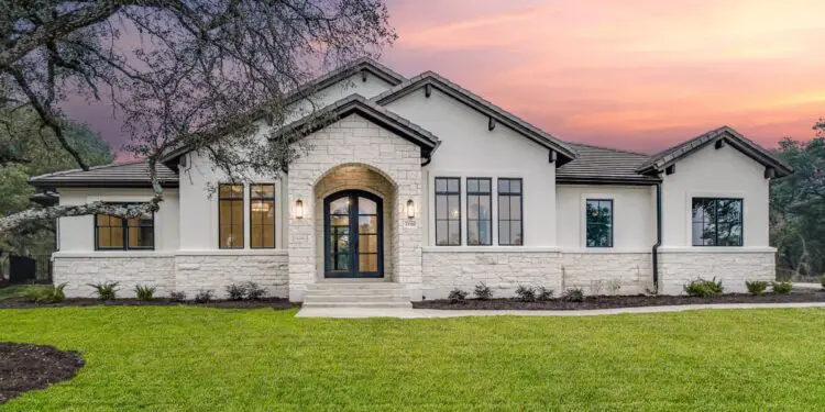 Hill-Country Retreat – ~3,078 Sq Ft with Office, Keeping Room & Vaulted Living