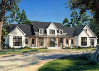 Grand Modern Farmhouse – ~3,500 Sq Ft, 5 Bedrooms & Outdoor Kitchen