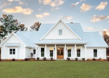 Modern Farmhouse with Split Bedrooms & Rear Grilling Porch – ~2,166 Sq Ft