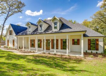 Southern-Style Country Home with Outdoor Kitchen & Bonus Room – ~2,979 Sq Ft