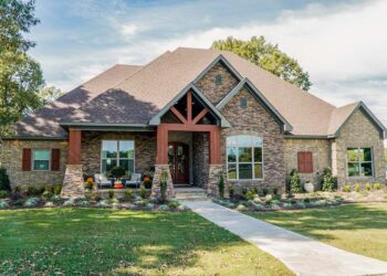 Craftsman Lifestyle Refined – ~2,470 Sq Ft with Vaulted Great Room