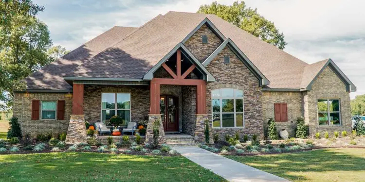 Craftsman Lifestyle Refined – ~2,470 Sq Ft with Vaulted Great Room