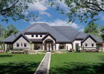 Elegant French Country Retreat – ~4,096 Sq Ft, 4 Beds, 5 Baths