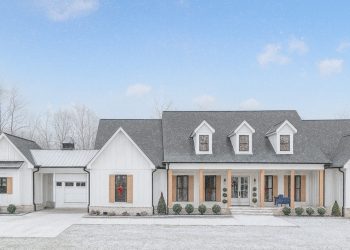 Modern Farmhouse Plan 4534-00020 – ~3,272 sq ft, 4 Bedrooms, 3 Full + 1 Half Bathrooms, 3-Car Garage