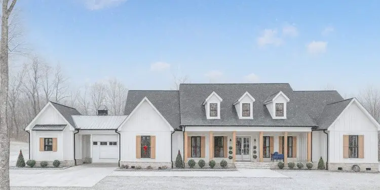 Modern Farmhouse Plan 4534-00020 – ~3,272 sq ft, 4 Bedrooms, 3 Full + 1 Half Bathrooms, 3-Car Garage