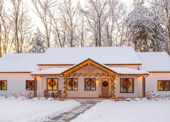 3,050 Sq Ft One-Story Modern Farmhouse with Flex Space & Open Living