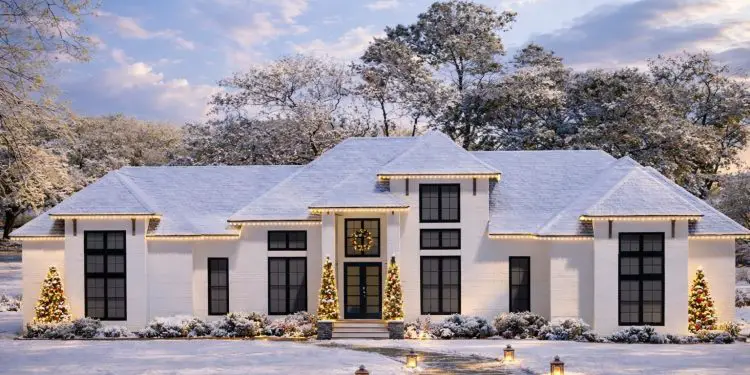 4,027 Sq Ft 5-Bed Southern Transitional Home with Coffered Ceilings & Outdoor Kitchen