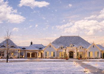 5,739 Sq Ft Luxurious 5-Bed House with Porte-Cochere & Outdoor Living