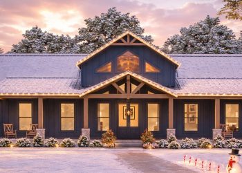 Barndo-Style Modern Farmhouse with Vaulted Great Room – 2,367 Sq Ft (4 Beds, 3 Baths)