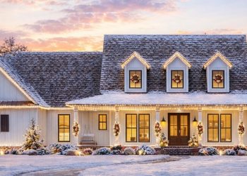 2705 Sq Ft Modern Farmhouse: 5 Beds, 3.5 Baths, Open Floor Plan & Spacious Porch Living