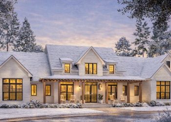 3500 Sq Ft Grand Modern Farmhouse with 5 Bedrooms, Outdoor Kitchen & 3-Car Garage