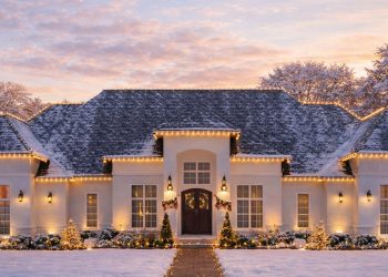 5038 Sq Ft Transitional House with 5 Bedrooms & 3-Car Garage